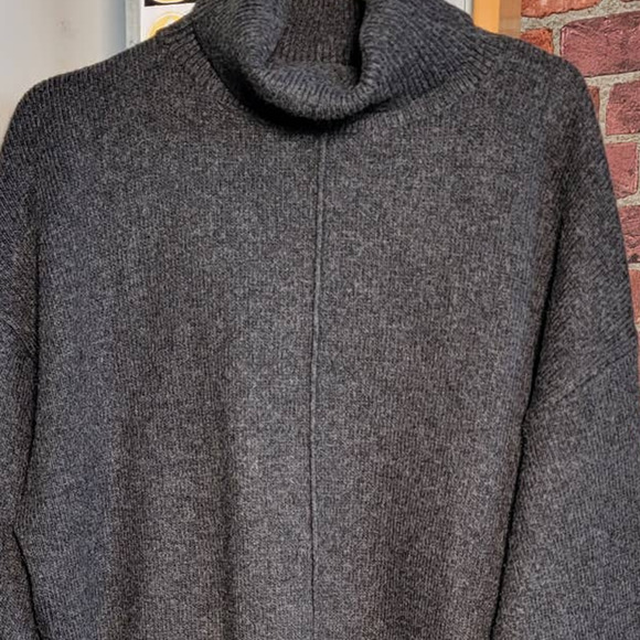 H&M Dark Grey Long sleeve Turtleneck Sweater Size Medium - Picture 7 of 8